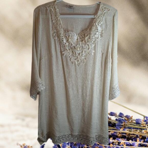 Mad Style medium 3/4 sleeve embroidered boarder accent lightweight oversized top - Picture 1 of 1